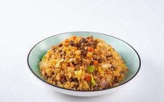 青椒炒牛肉饭做法（青椒炒牛肉饭做法大全）