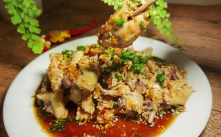 椒盐白斩鸡做法（白斩鸡腌制配方）