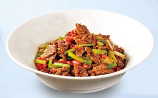 青椒炒黄牛肉做法（家常青椒炒牛肉的做法）