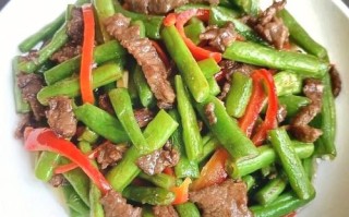 炒四季豆青椒牛肉的做法（四季豆炒牛肉怎么样炒好吃）