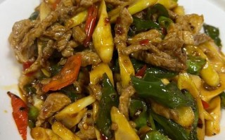 竹笋炒肉炒木耳的做法（竹笋木耳炒肉丝）