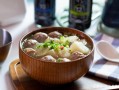 青椒红萝卜炒牛肉丸的做法（青椒红萝卜炒牛肉丸的做法大全）