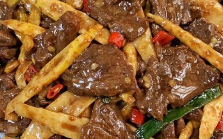 广东青椒炒牛肉片的做法（青椒炒牛肉片的做法大全家常）