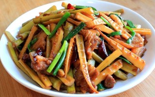 鲜竹笋青椒炒肉的做法视频（鲜竹笋青椒炒肉的做法视频教程）