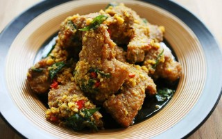 金排骨的做法大全（金牌排骨的做法）