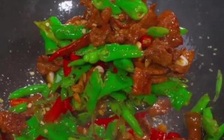 湖南青椒炒牛肉做法（湖南青椒炒牛肉做法大全）