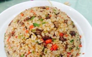 青椒炒牛肉配饭做法（青椒牛肉炒饭怎么炒才能好吃）