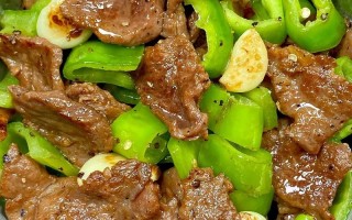 青椒炒青椒炒牛肉的做法（青椒炒牛肉步骤）