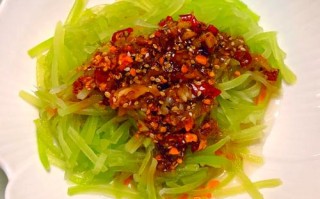 凉拌莴笋怎么做好吃（凉拌莴笋怎么做好吃又简单视频）