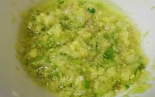 姜汁白斩鸡做法（白切鸡姜汁调料配方）
