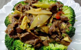 放一个青椒炒牛肉的做法（青椒炒牛肉的做法步骤）