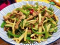 鲜竹笋青椒炒肉的做法大全（青竹笋炒肉片的做法）