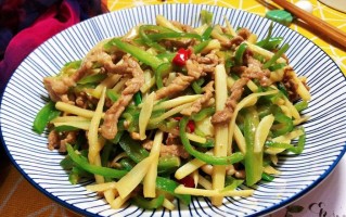 鲜竹笋青椒炒肉的做法大全（青竹笋炒肉片的做法）
