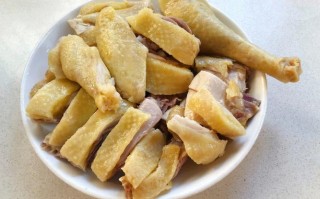 广西白斩鸡的正宗做法（广西白斩鸡的正宗做法和配料）