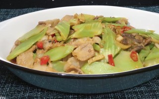 大锅鲜竹笋炒回锅肉的做法（竹笋回锅肉的家常做法大全家常）