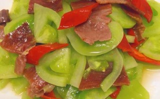 皮皮青椒炒牛肉做法（青椒炒牛皮的做法）