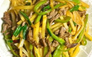 牛肉炒土豆青椒做法大全（青椒土豆牛肉丝的做法）