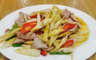 湖南五花肉炒小竹笋的做法（五花肉炒小笋的做法大全图解）