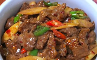 炒牛肉青椒蒜苔的做法（蒜苔辣椒炒牛肉的做法）