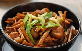 泡的竹笋炒肉做法（泡竹笋烧肉）
