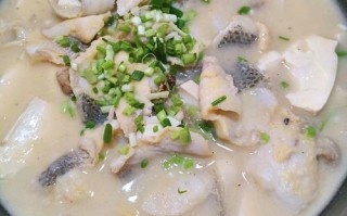 刀鱼炖豆腐的做法（带鱼炖豆腐的做法）