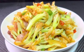 花菜跟什么炒好吃（花菜跟什么炒好吃又营养）