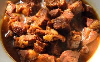 怎么炖牛肉好吃（怎么炖牛肉好吃易烂熟不柴不硬）