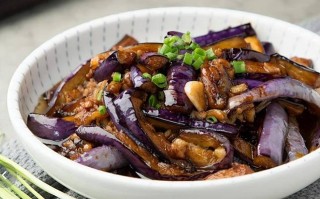 茄子炒青椒炒牛肉的做法（茄子青椒炒肉的做法窍门）