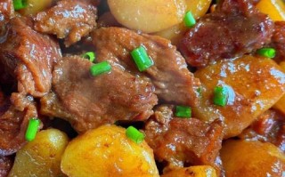 土豆丁青椒丁炒牛肉的做法（土豆丁炒青椒的做法窍门）