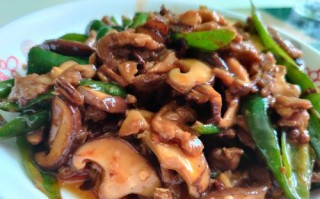 青椒炒牛肉香菇的做法（青椒香菇牛肉丝）