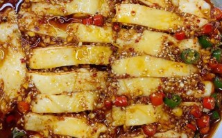 麻辣白斩鸡做法（麻辣白斩鸡的做法）