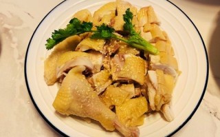 家常白斩鸡的正宗做法（家常白斩鸡的正宗做法和配料）