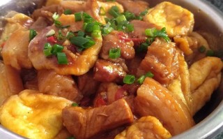 红焖肉豆腐泡家常做法（红焖肉炖豆泡的做法）