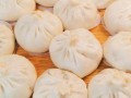 芹菜肉包子的做法（芹菜肉大包子做法）