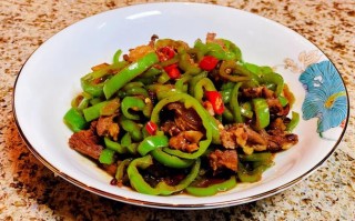 第一美食青椒炒牛肉丝做法（青椒炒牛肉丝嫩的做法）