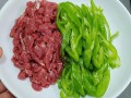 青椒炒牛肉的做法大全文字（青椒炒牛肉怎么做才好吃）