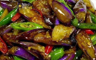 茄子炒辣椒的家常做法（茄子炒辣椒怎么做好吃又简单）