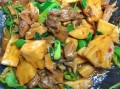 辣肉炒竹笋做法视频教程（春笋炒辣肉）
