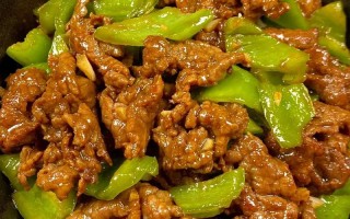 青椒炒牛肉丁做法（青椒炒牛肉咋做）