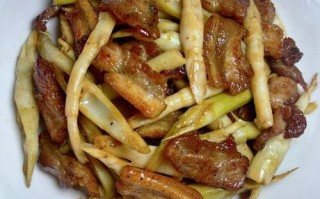 嫩竹笋炒五花肉做法视频（嫩竹笋炒五花肉做法视频教程）
