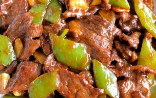 青椒炒牛肉的做法（青椒炒牛肉的做法步骤文字）