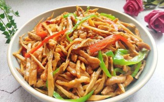 干竹笋片炒肉做法视频（竹笋干炒肉怎么做好吃窍门）