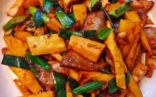 福建绿竹笋炒肉的做法（绿竹笋烧肉的做法）