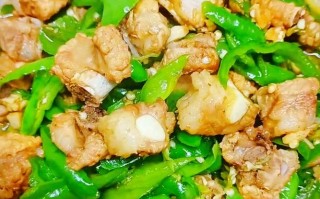 青椒排骨的做法大全（青椒排骨的做法大全家常）