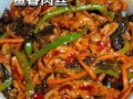 鱼香肉丝的做法视频（鱼香肉丝的做法视频大全视频教程窍门）