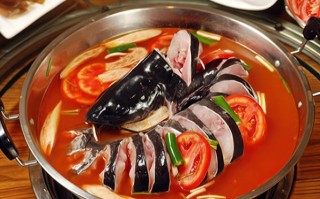 贵阳老凯里酸汤鱼做法（贵阳老凯里酸汤鱼第一家门店在哪里）