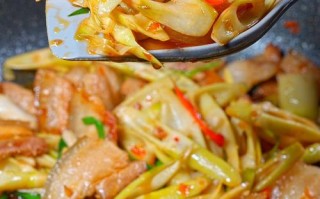 竹笋炒肉回锅肉的做法（鲜笋炒回锅肉）