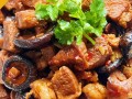 青椒炒牛肉香菇茄子的做法（牛肉青椒香菇的做法大全家常菜）