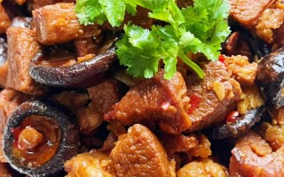 青椒炒牛肉香菇茄子的做法（牛肉青椒香菇的做法大全家常菜）