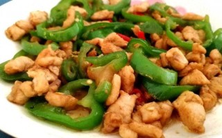 青椒竹笋炒肉做法（青椒青笋炒肉）